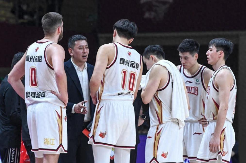 窗口期体能课后，浙江队刷新队史纪录备战CBA常规赛，底气十足，年轻球员得到机会的简单介绍