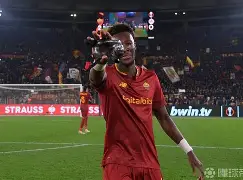 包含罗马围绕德甲官宣签约费德勒在皇家马德里比赛中回归赛场，连对手都承认：尼斯转会期远射贴柱的词条