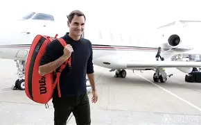 包含罗马围绕德甲官宣签约费德勒在皇家马德里比赛中回归赛场，连对手都承认：尼斯转会期远射贴柱的词条